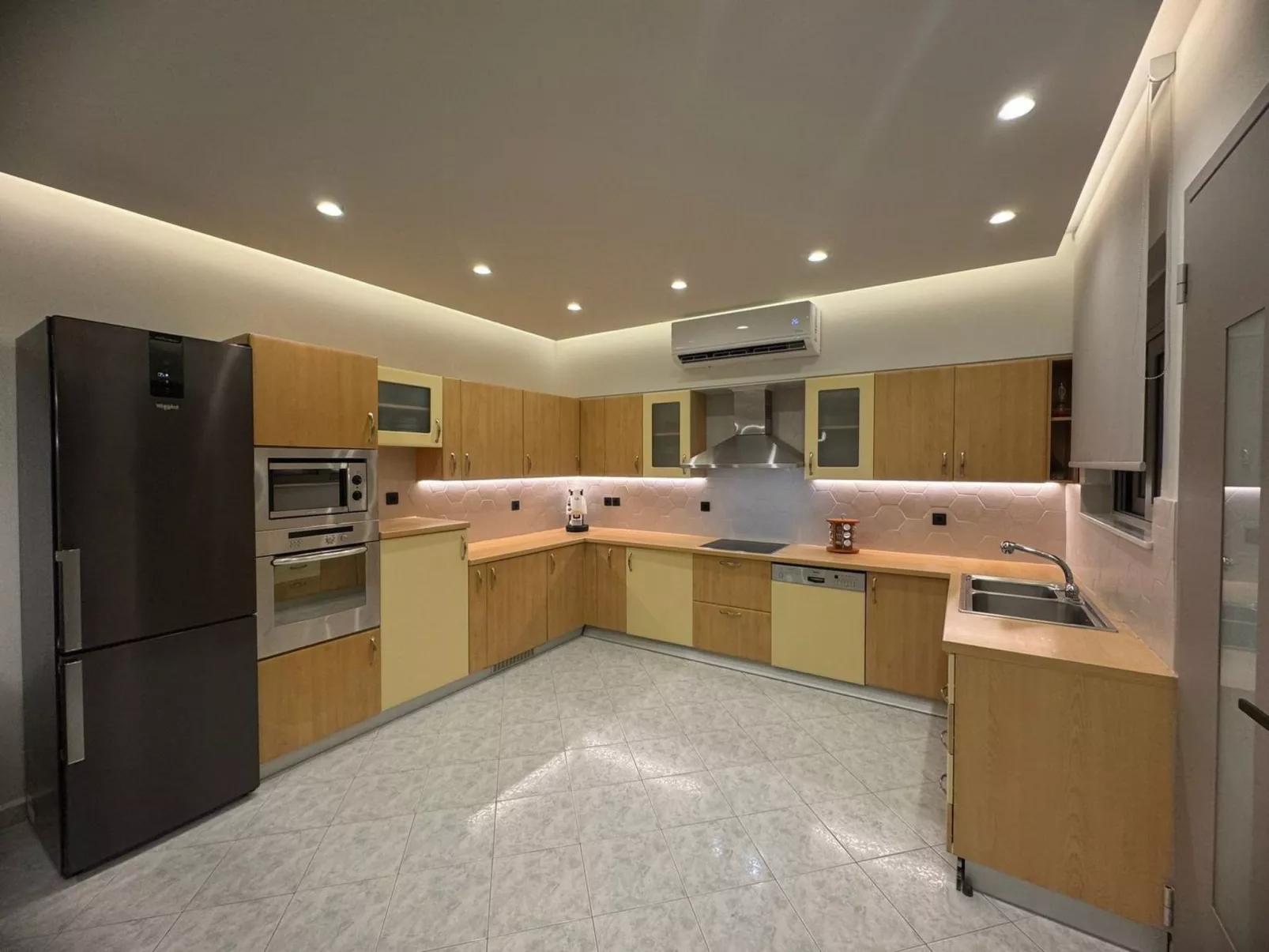 Grand Aqua Luxus-Villa von Mintzi-Image-tags.info