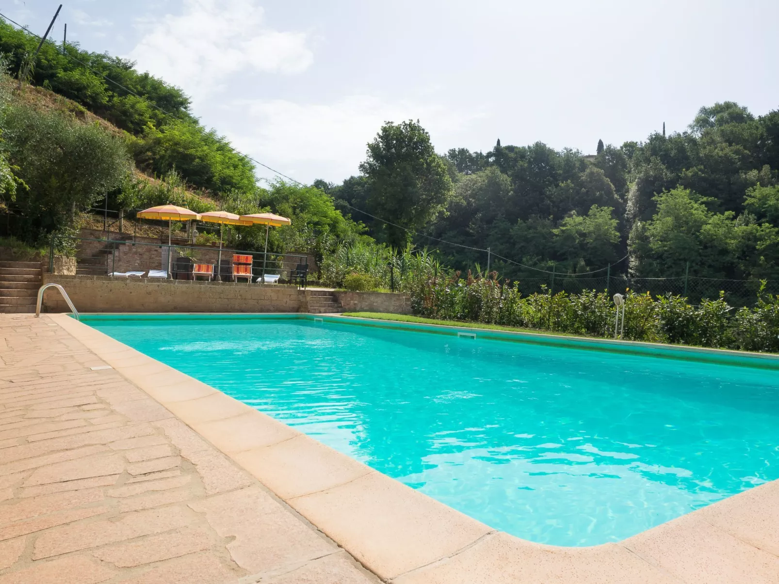 Appartement in Palaia mit Großem Garten-Buiten