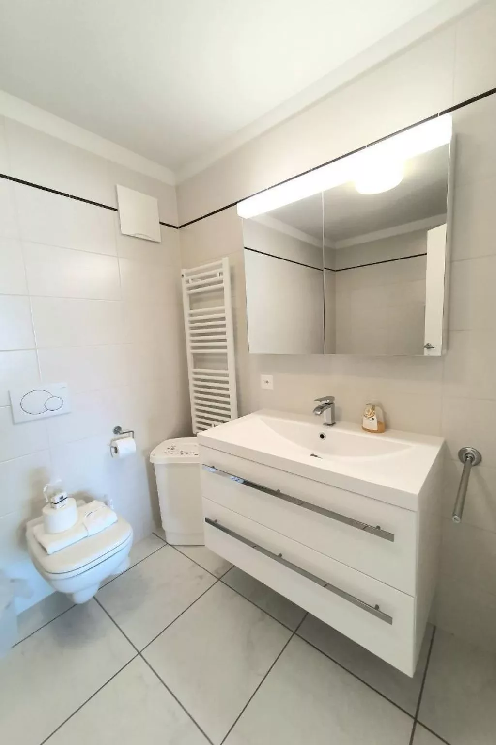 Modern mit atemberaubendem Seeblick Apt 406-Binnen