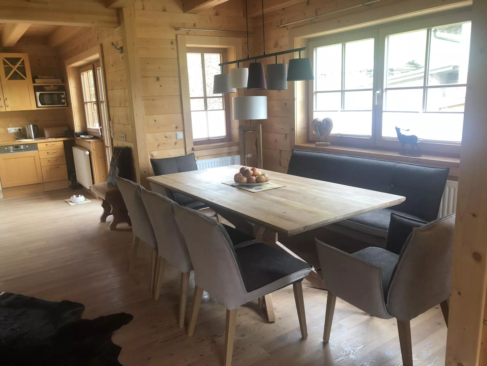 Villa mit Garten, Terrasse und Grill-Binnen