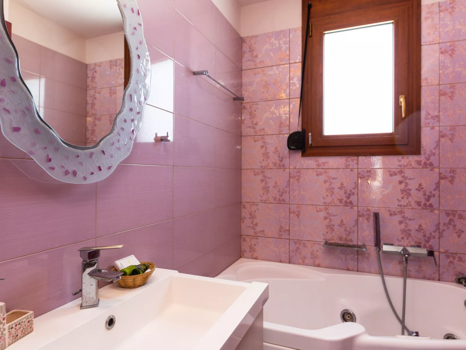 Familienvilla mit privatem Pool, Tischtennisplatte und Fußballtisch-Image-tags.info