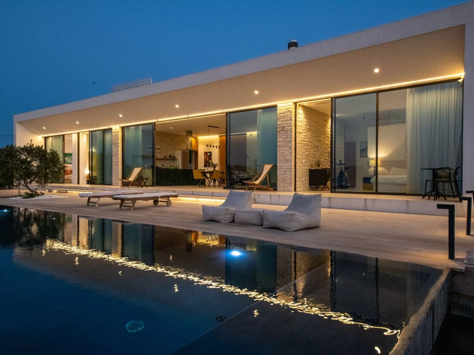 Neue einzigartige Villa mit atemberaubender Aussicht in Strandnähe-Buiten