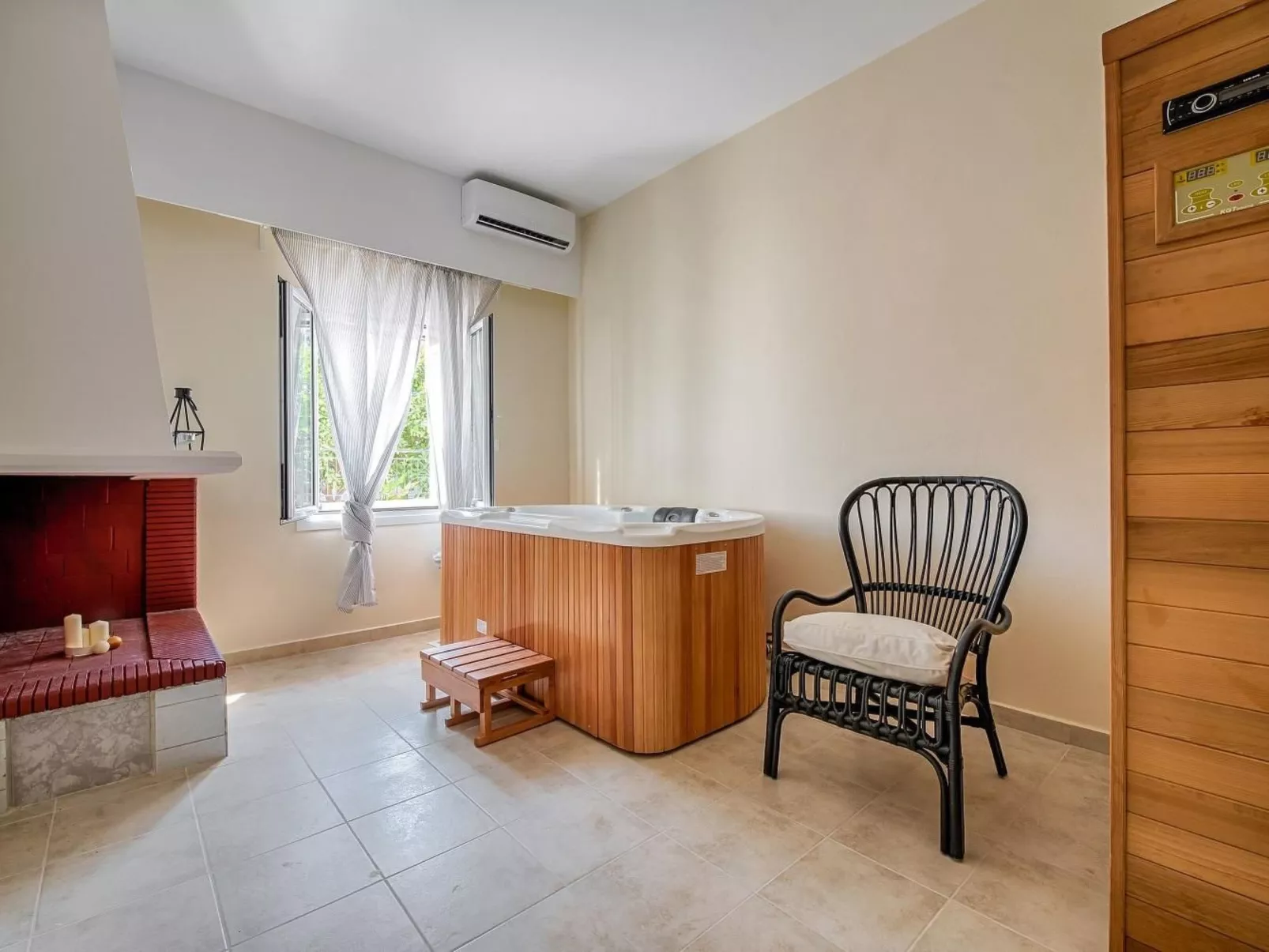 "Despina's Terrace"-Binnen