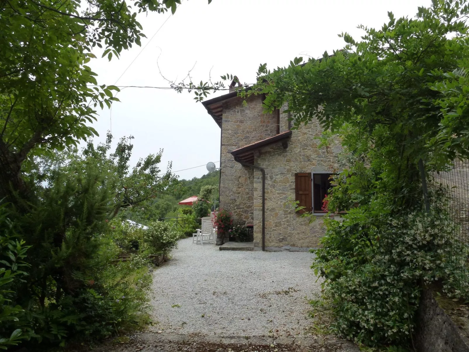 Mit Garten, Grill und Terrasse