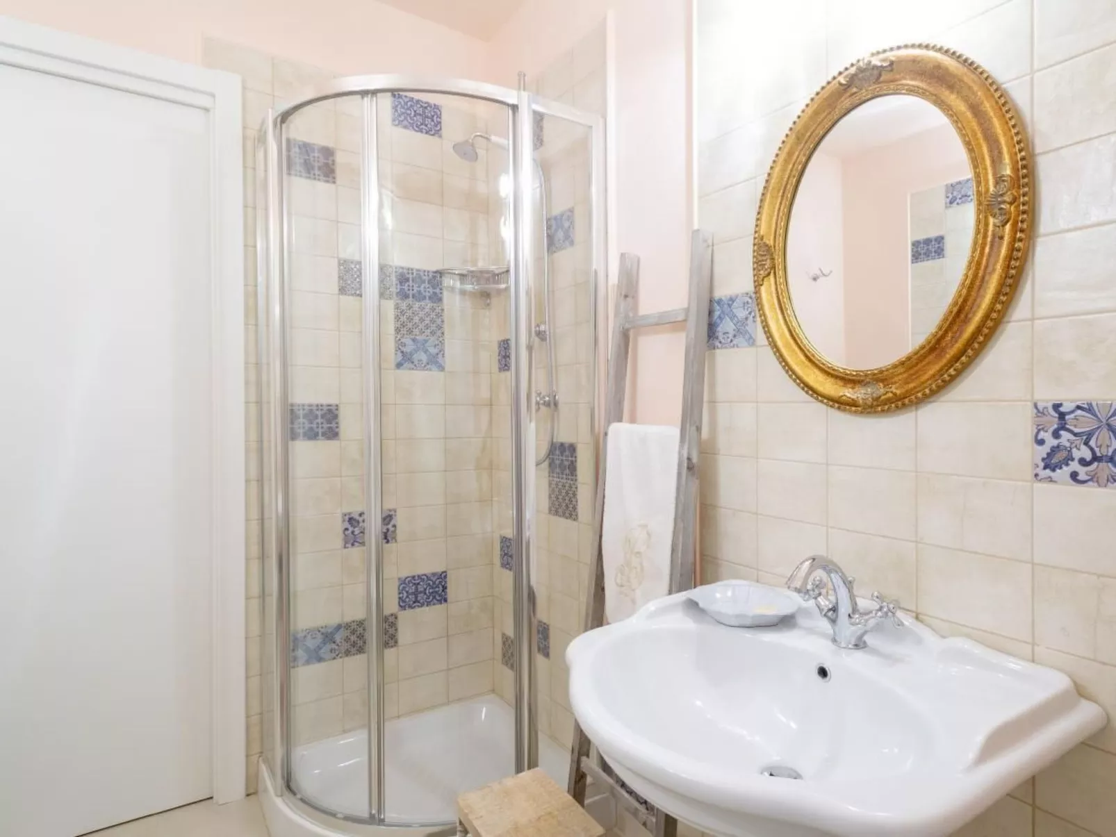 Rosa in der Toskana-Binnen