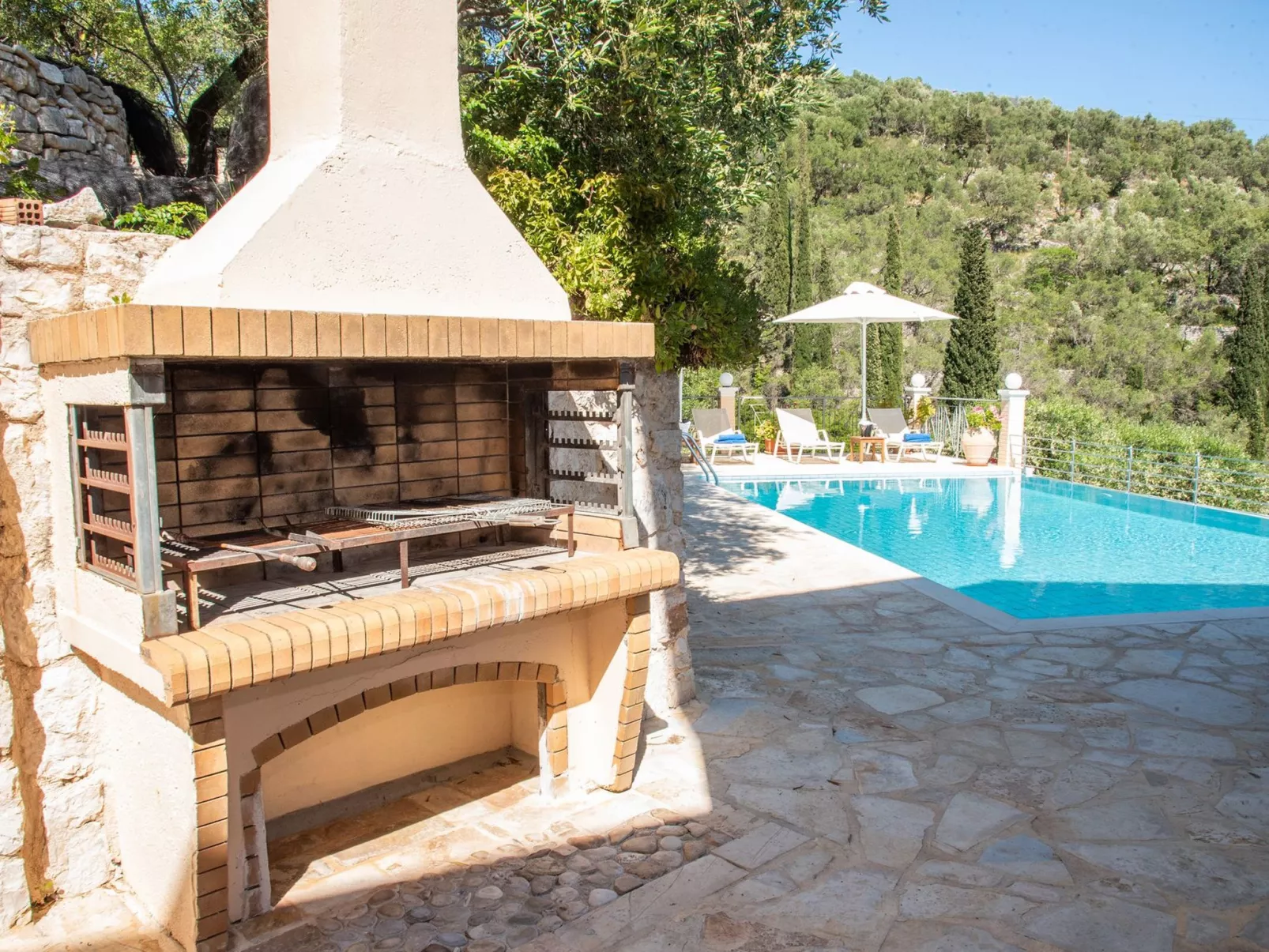 Villa Anthula mit Pool und herrlichem Meerblick-Buiten