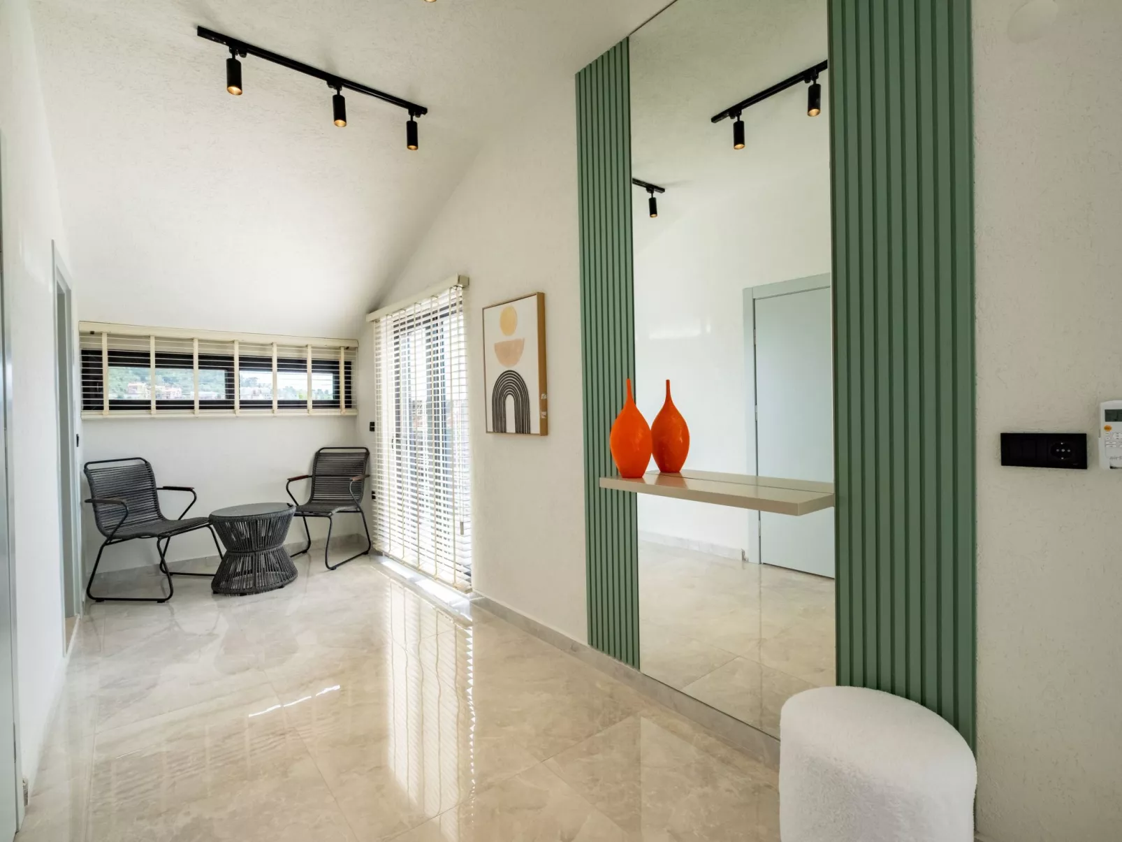 Elya 4-Image-tags.info