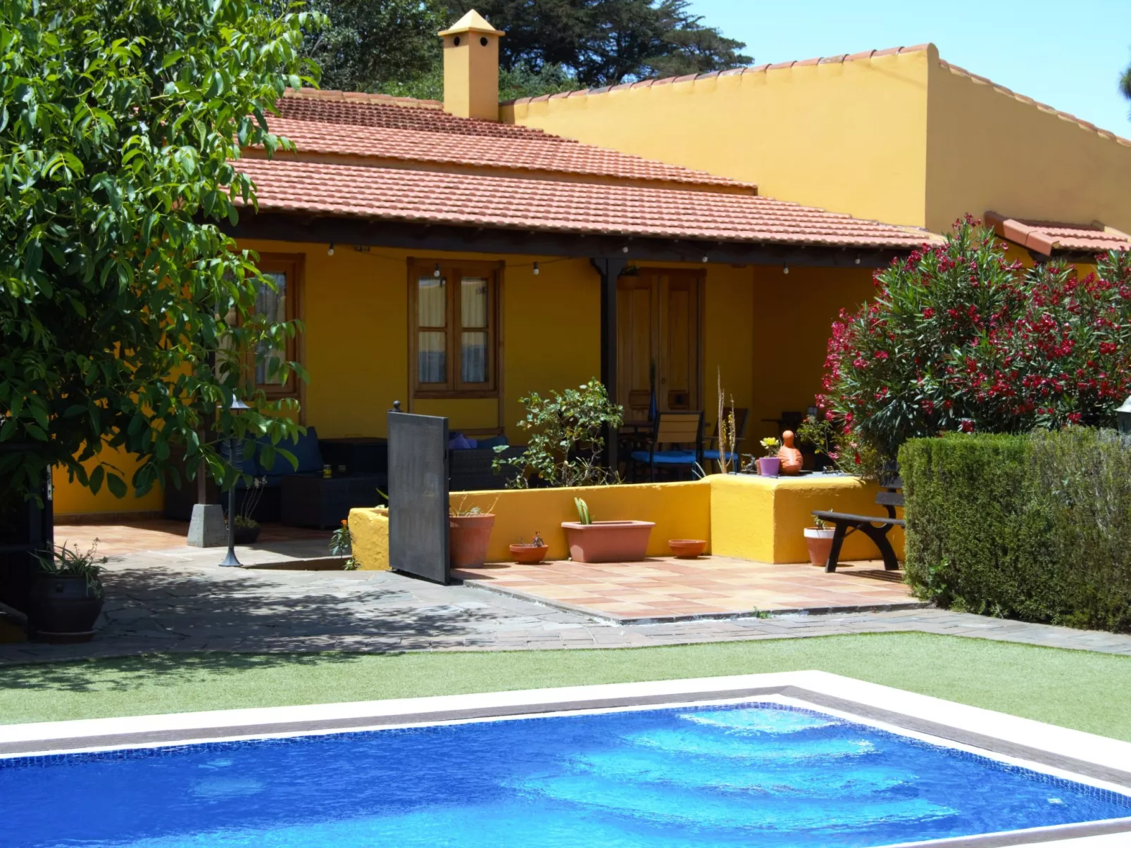 Mit Schwimmbad nur für Erwachsene