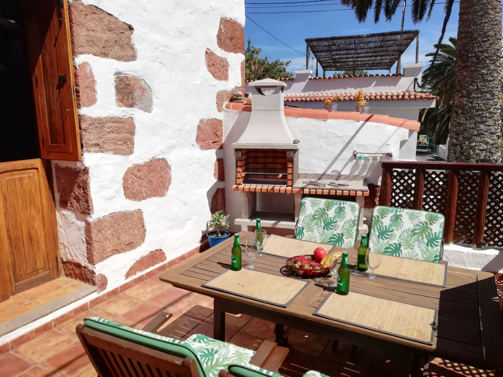 Die Schule von La Sorrueda-Buiten