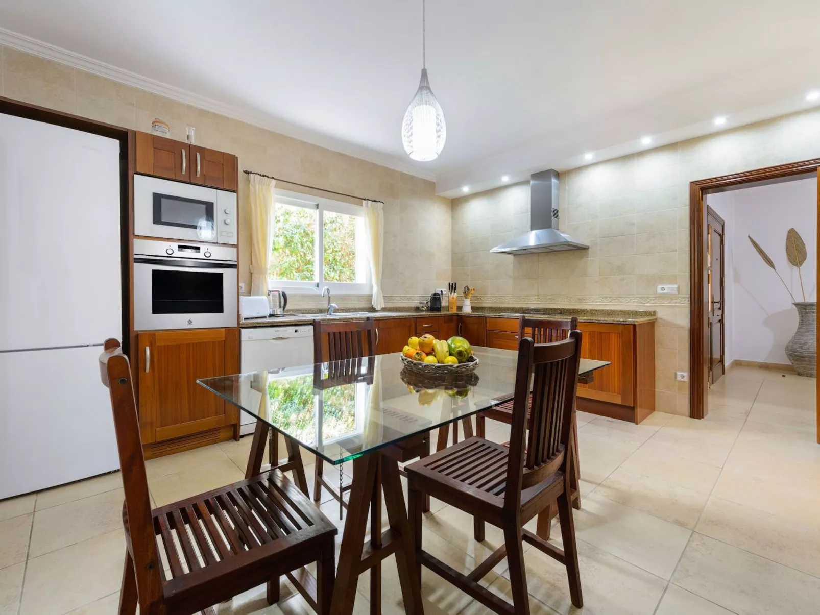 Schöne Villa Belvedere mit 4 Schlafzimmern, 3 Bädern, beheiztem Pool, zwei Whir-Binnen