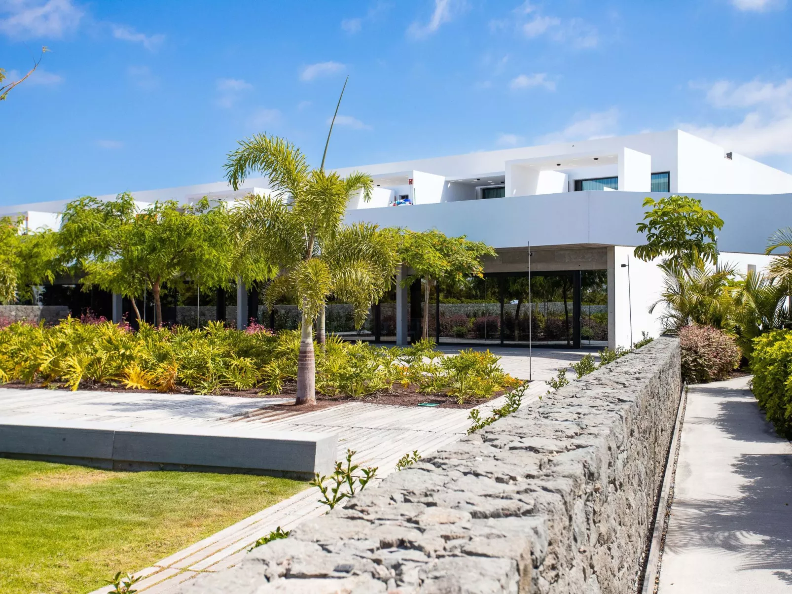 Villa mit Wasserblick-Image-tags.info