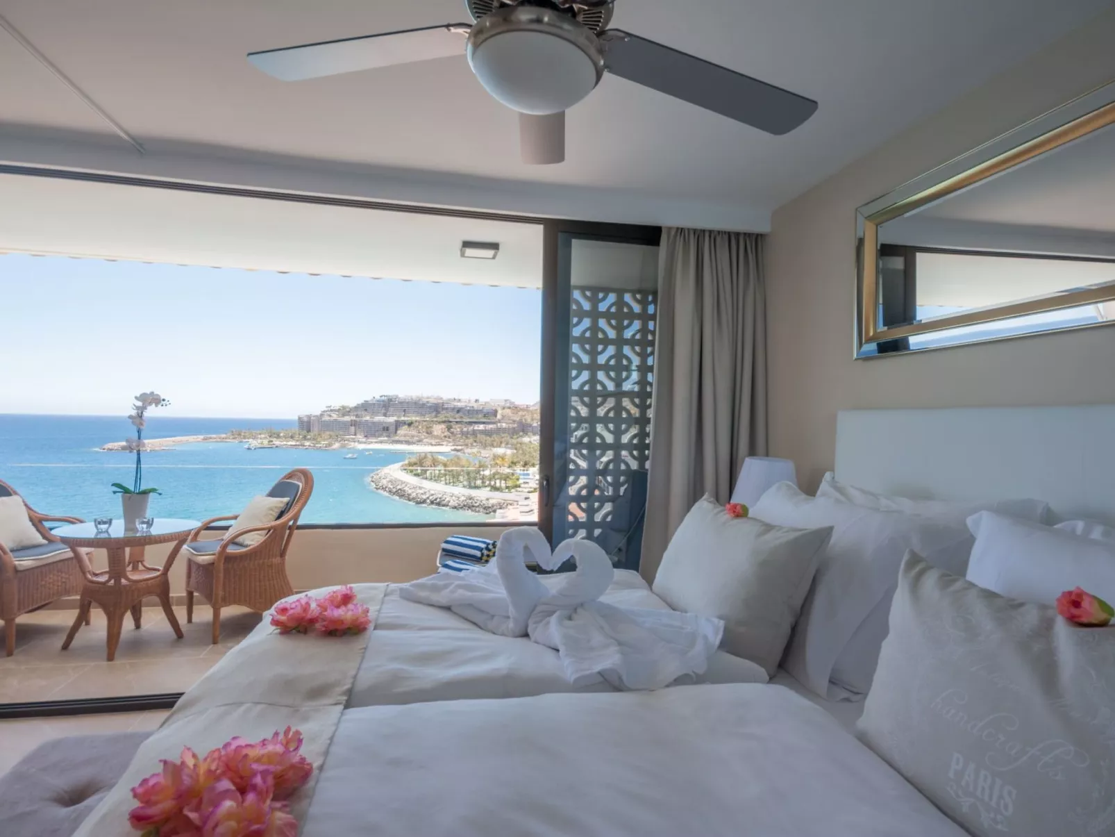 Aufwachen mit herrlichem Meerblick aus dieser schicken Wohnung