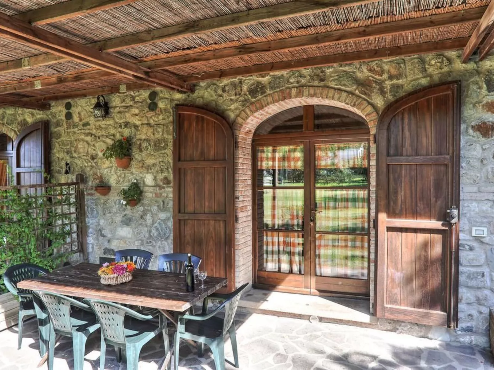 In Pomarance mit Großem gemeinsamem Pool-Image-tags.info