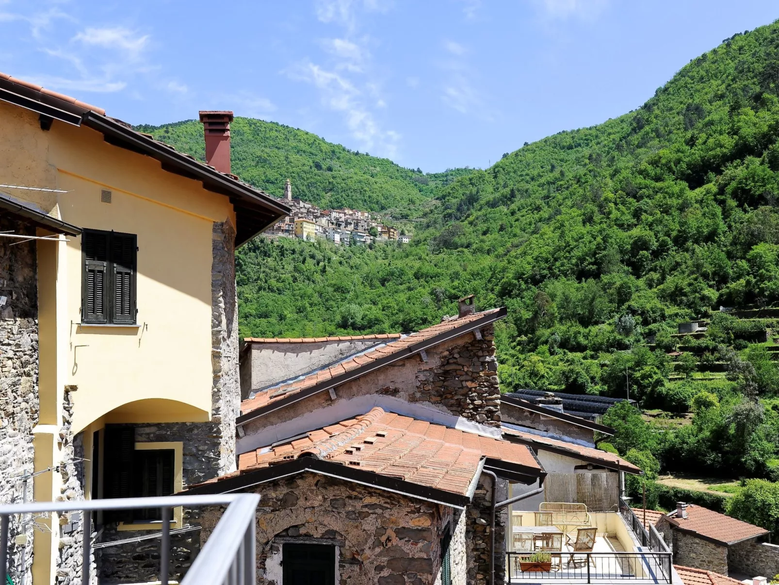 Panoramawohnung mit Balkon und Terrasse