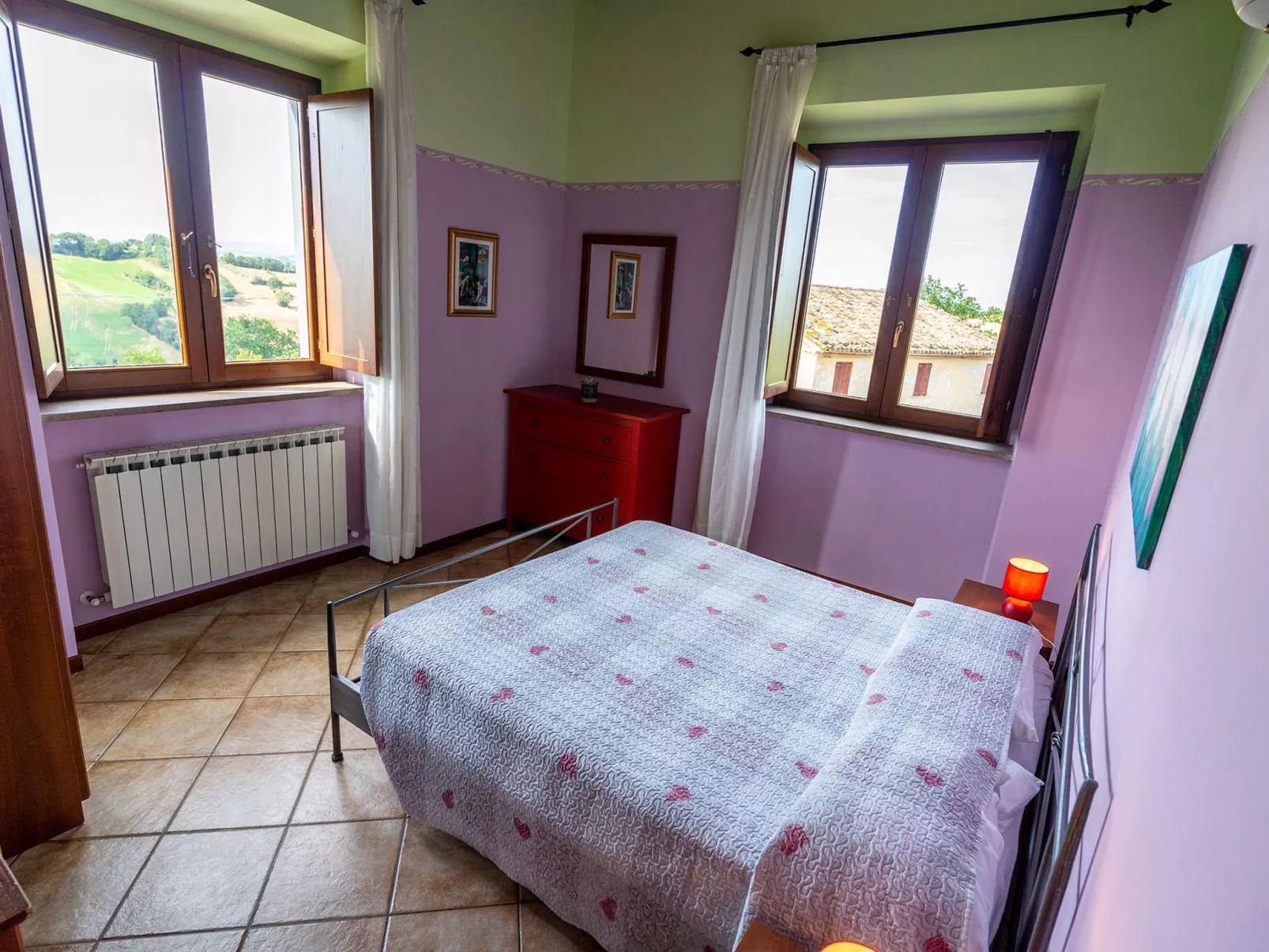 'Granatapfel' mit Schwimmbad-Binnen