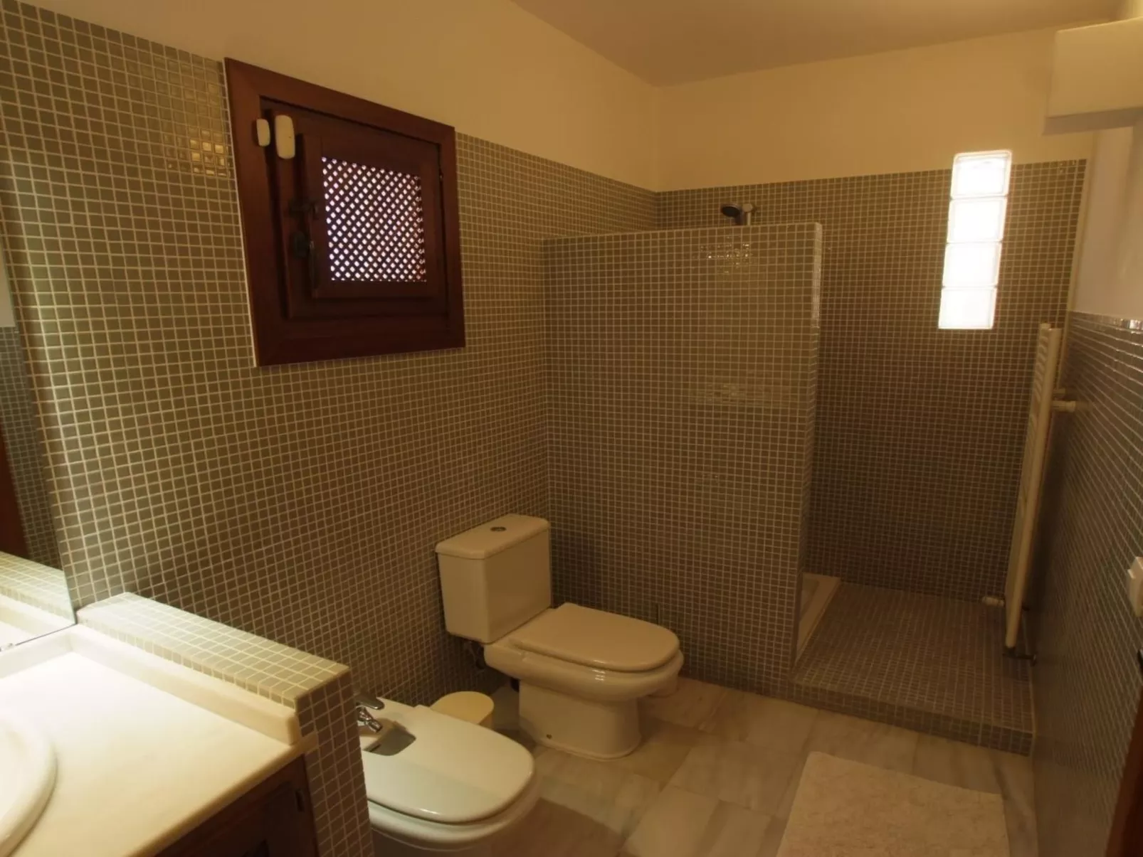 Schöne Villa für 6 Personen mit Schwimmbad-Binnen