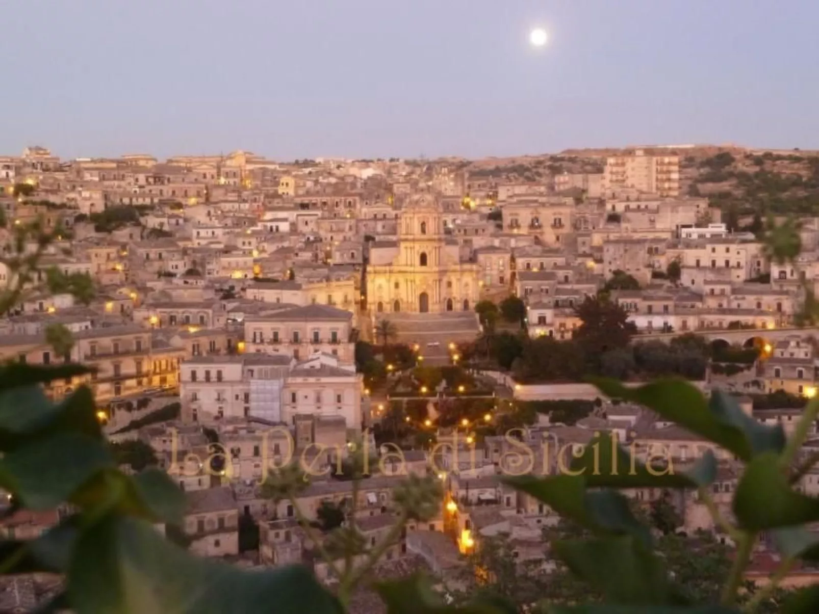 Schöner zentraler Bungalow direkt am Sandstrand auf Sizilien-Image-tags.info