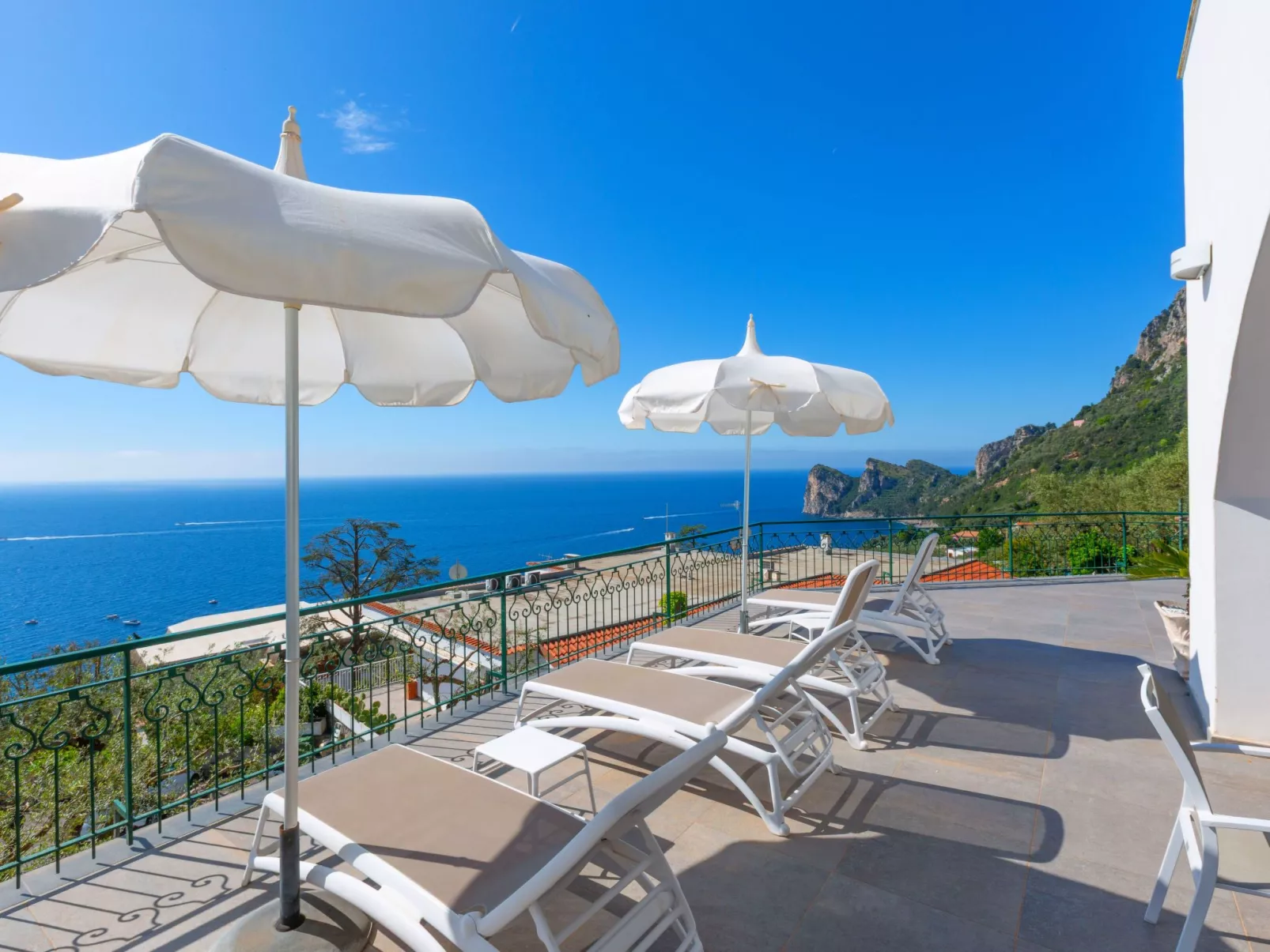 Haus in Sirenuse mit Panoramaterrasse-Buiten