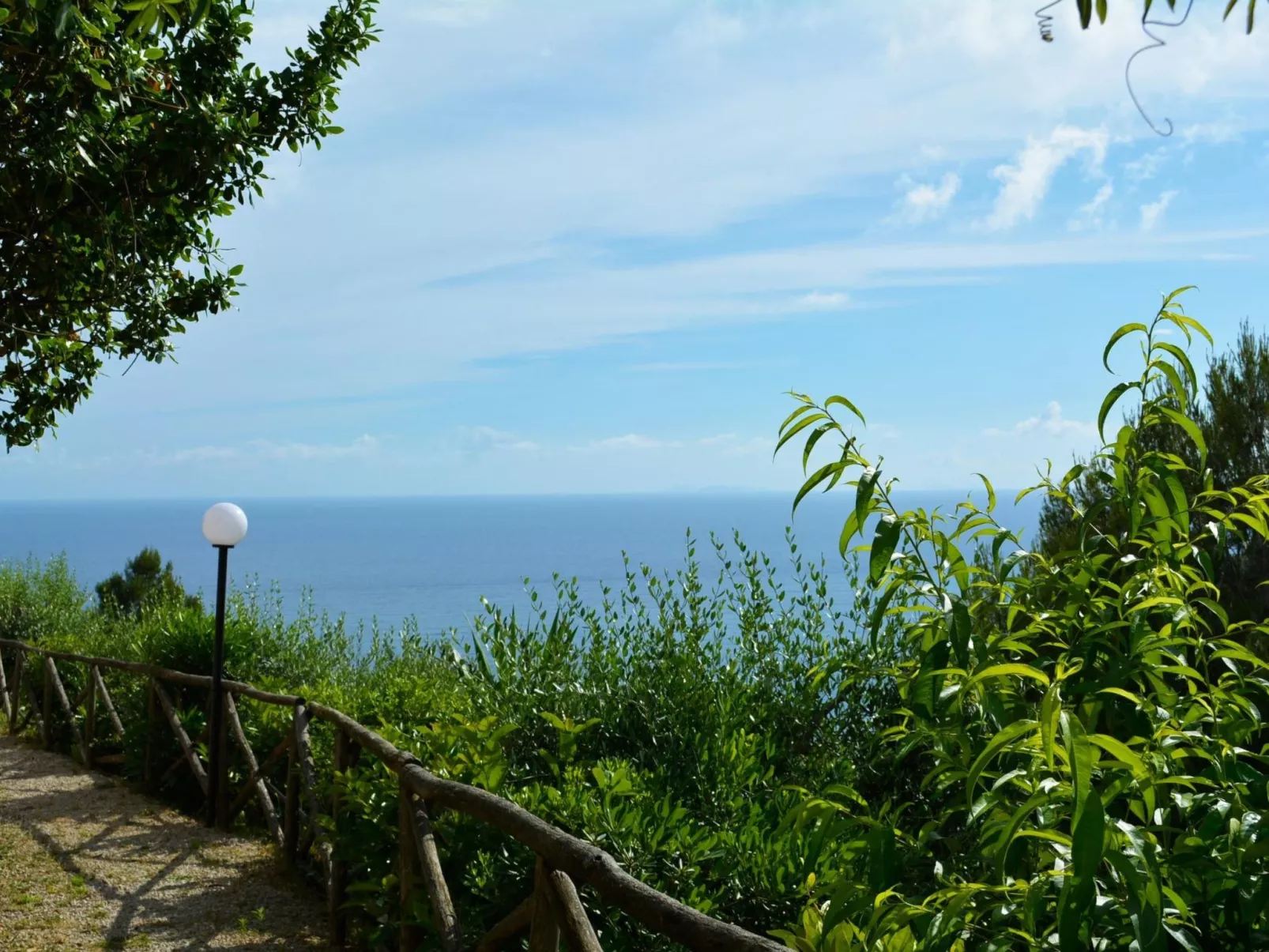 Mit Garten, Grill und Terrasse-Buiten