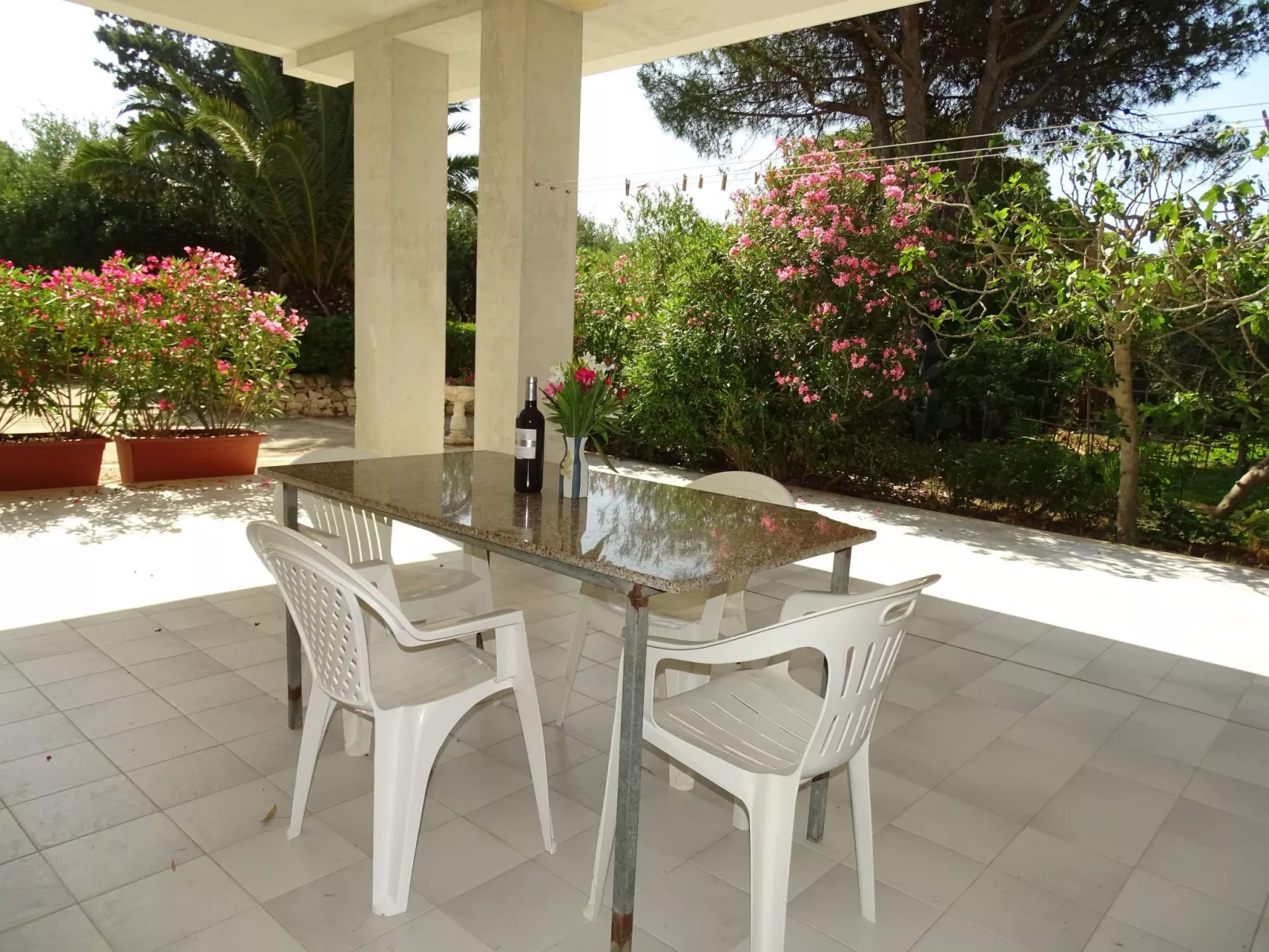 Mit grosser Terrasse direkt am Meer-Buiten