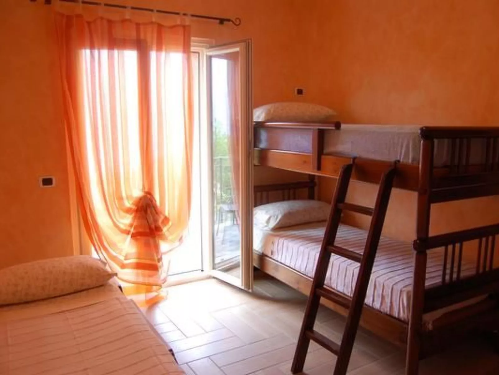 Rustikales Haus in ruhiger Lage mit  Seesicht-Image-tags.info