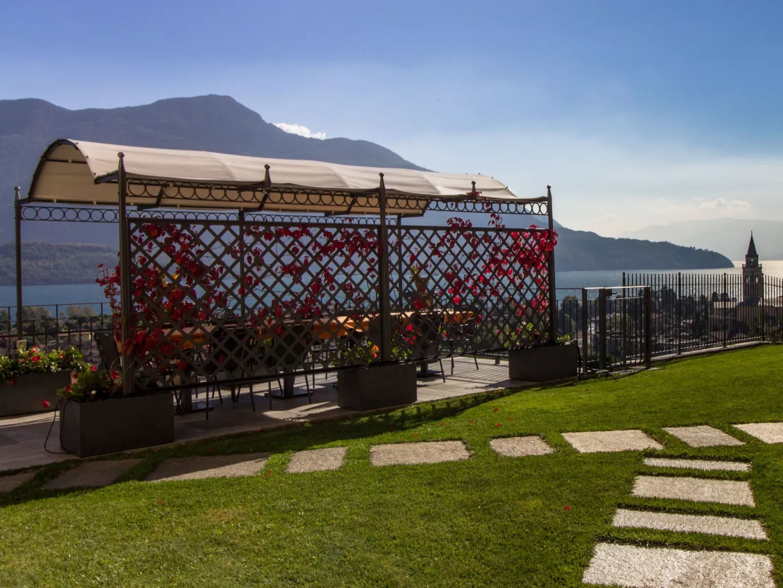 'Villa Perla del Lago-Buiten