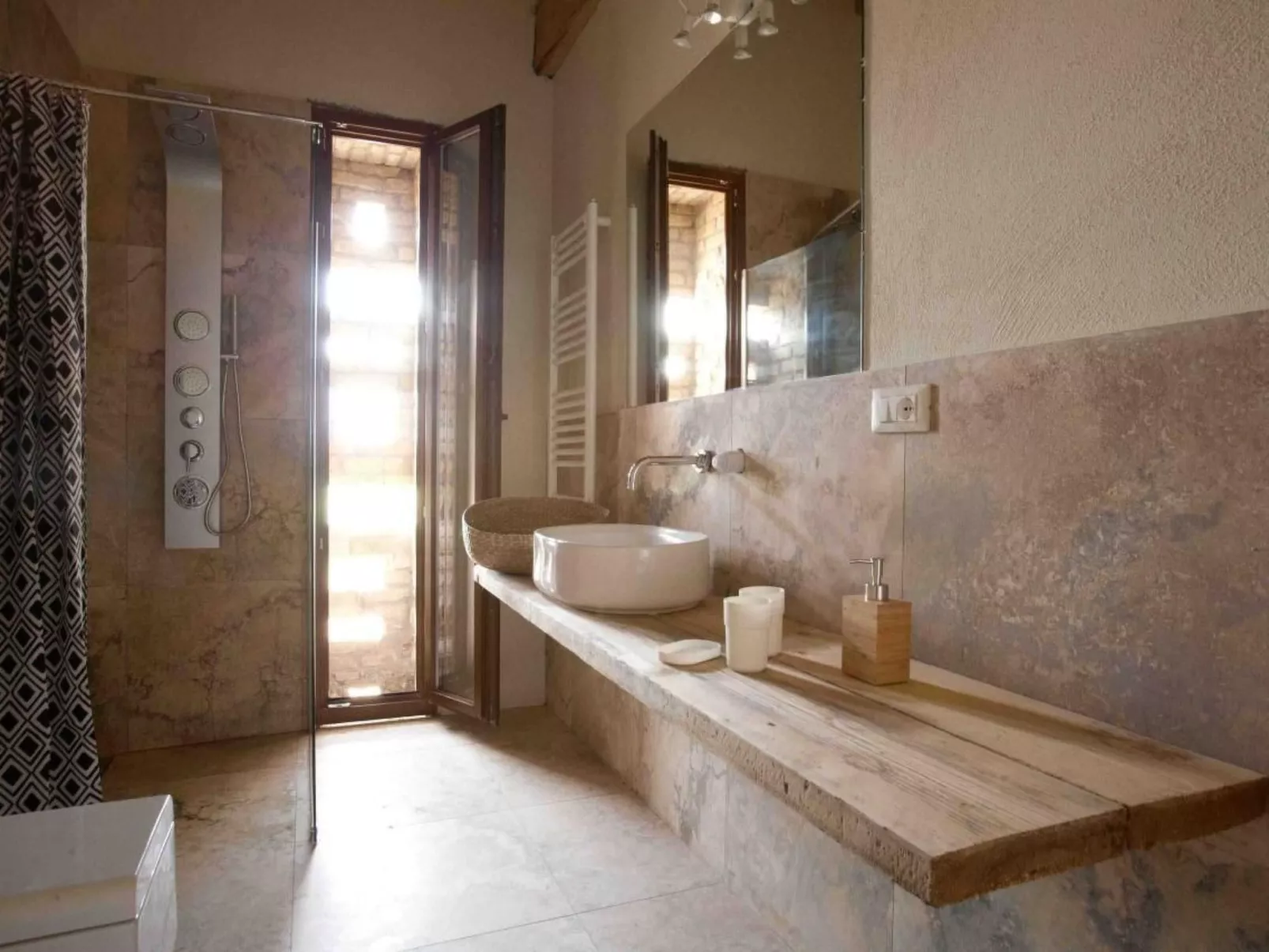 "Villa Forma" mit Gemeinschaftspool-Binnen