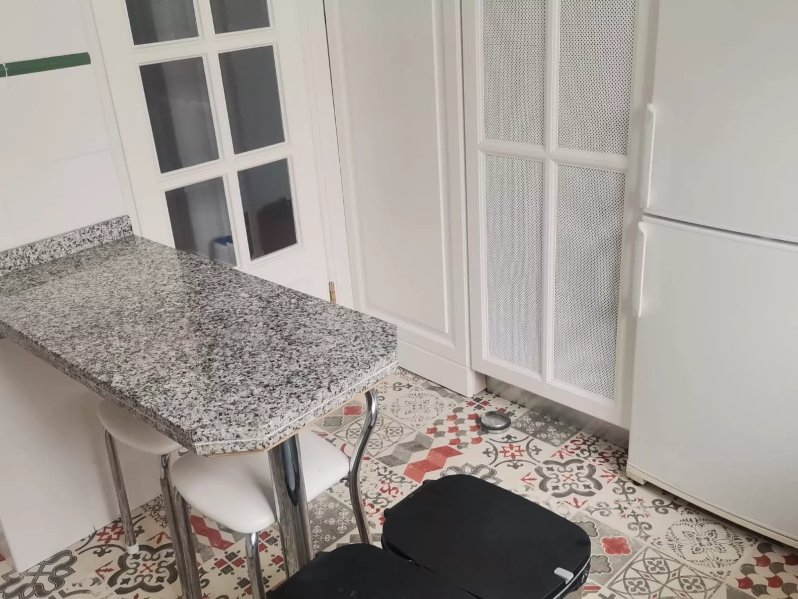 Penthouse mit drei Schlafzimmern in der Nähe von natürlichen Schwimmbädern-Binnen