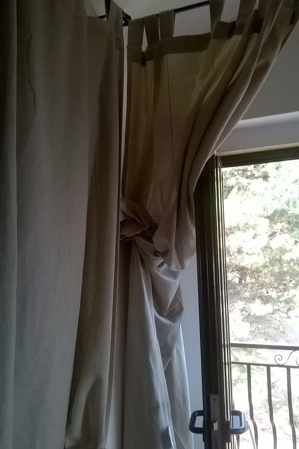 In einer Villa mit Garten und Blick auf den Gardasee-Image-tags.info