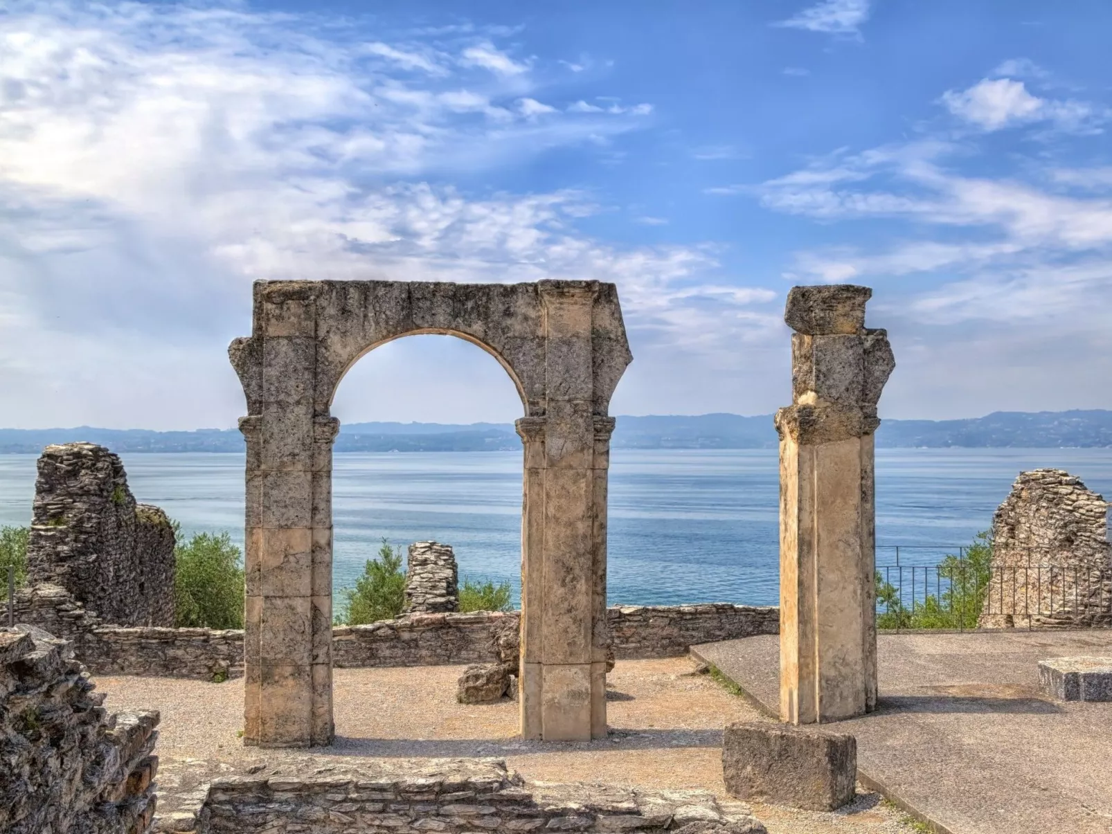 Gemütliche Zweizimmerwohnung mit Balkon-Image-tags.info