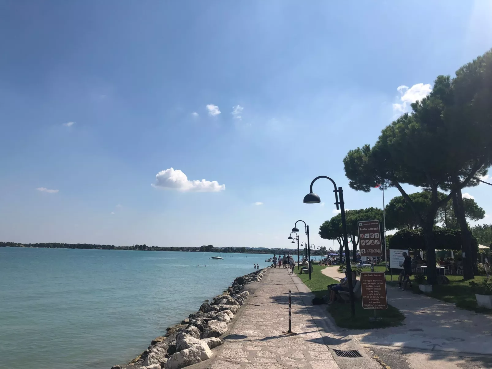 Gemütliche Drei-Zimmer-Wohnung mit Garten-Buiten