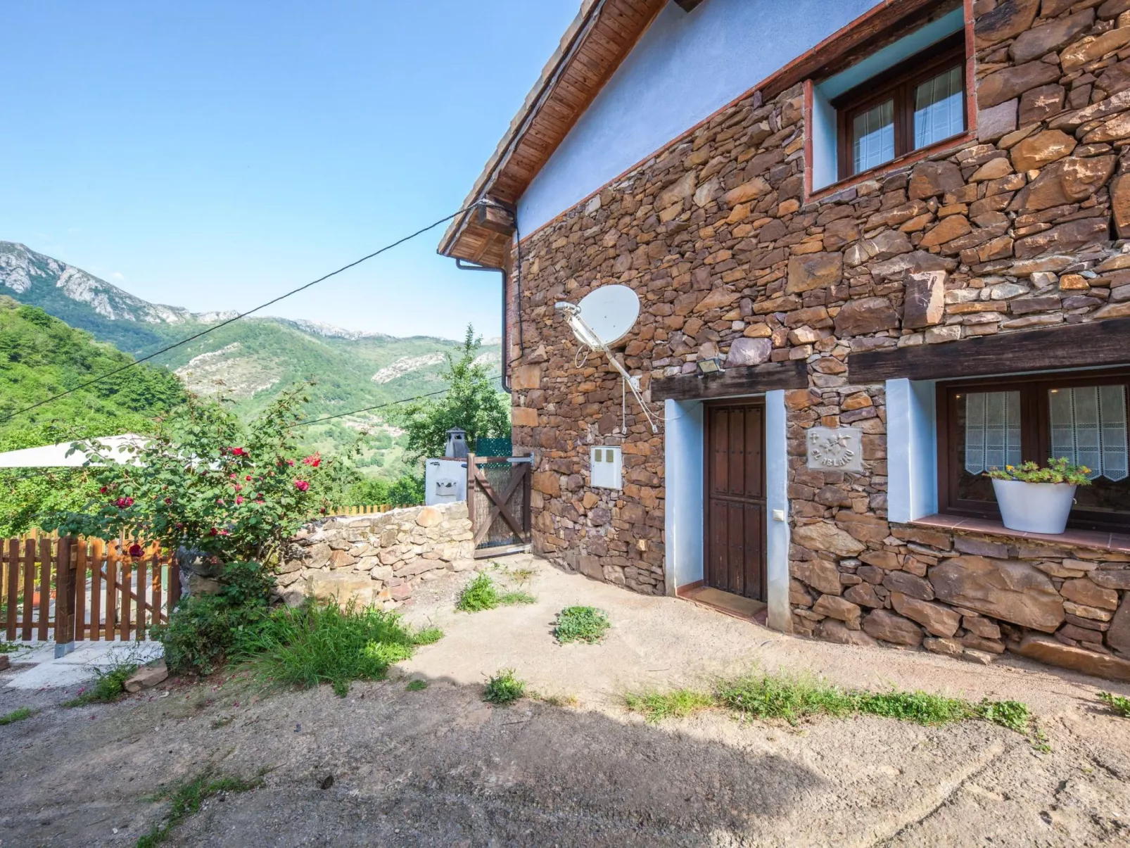 Jacuzzi, Kamin, Grill und spektakuläre Aussicht-Buiten