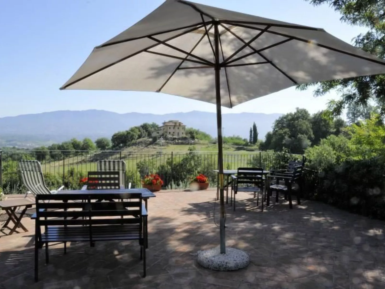 Apartment Rosa Canina (Wilde Rose)-Image-tags.info