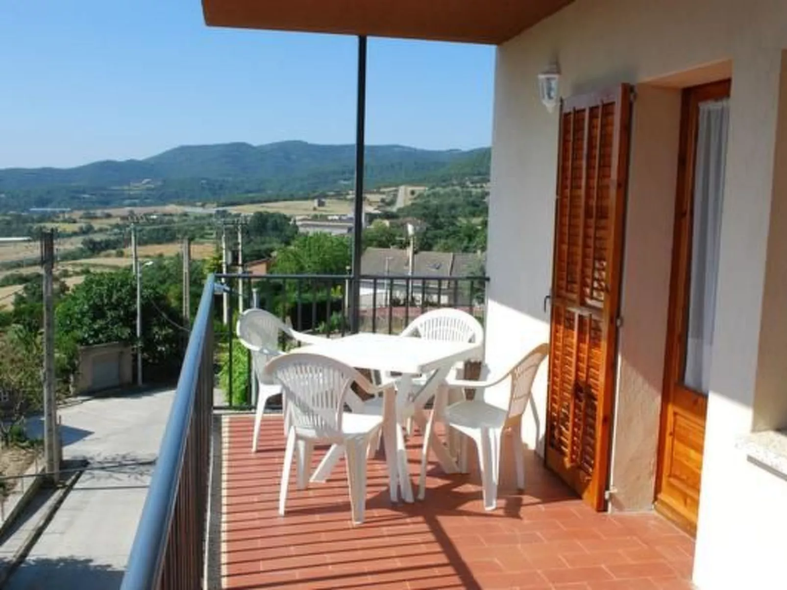 "Cal Serveró." mit Terrasse-Buiten