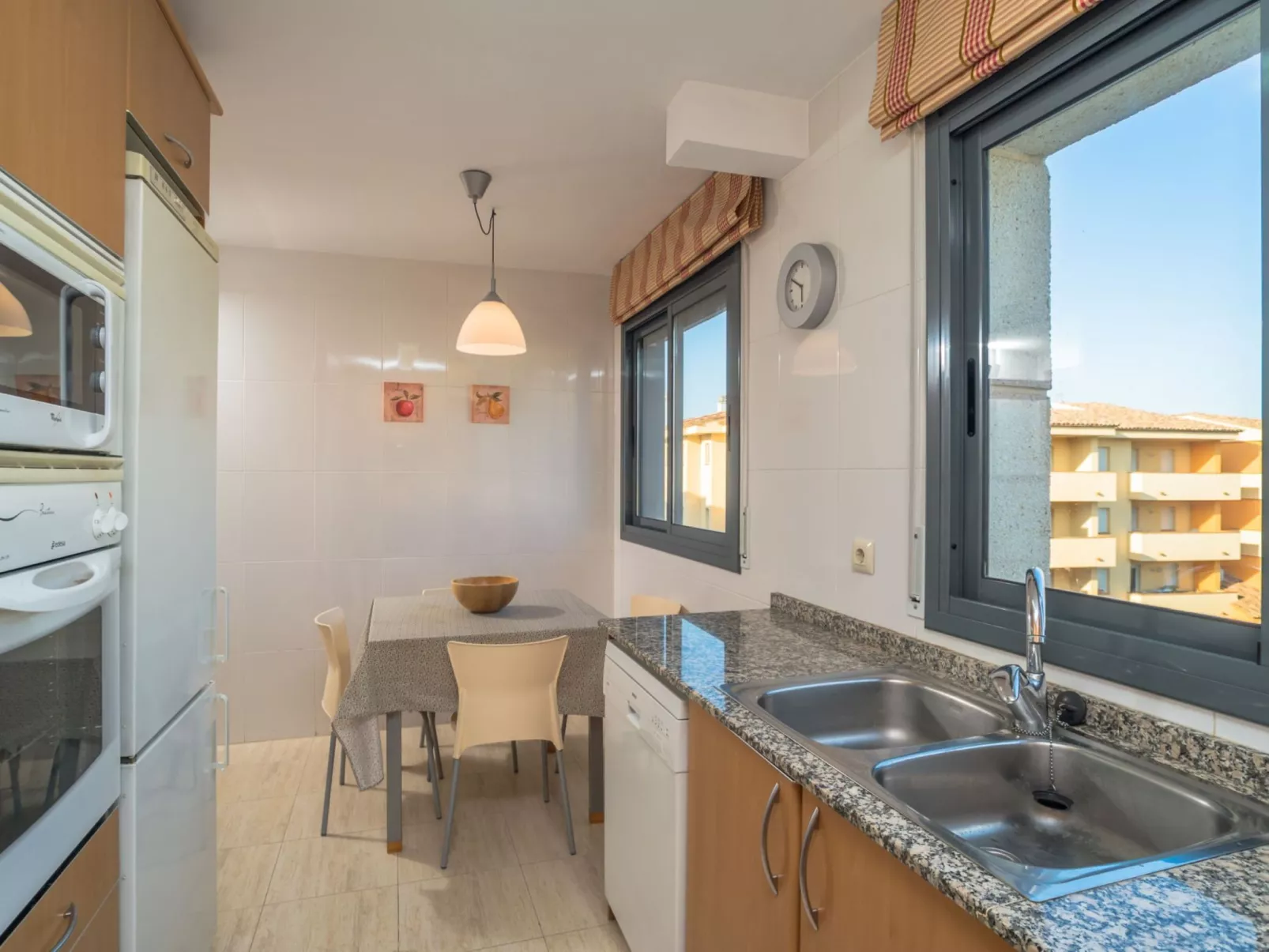 Costabravaforrent Balcó 7, mit gemeinschaftlichem Schwimmbad-Binnen