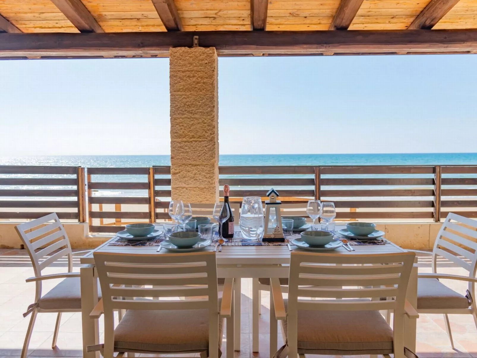 Komfortable und moderne Villa am Strand-Buiten