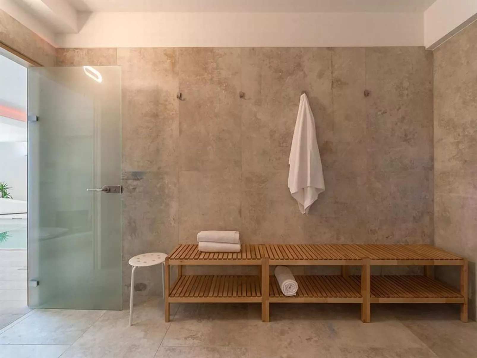 Villa Montefalcone, Außen- und Innenpool-Binnen