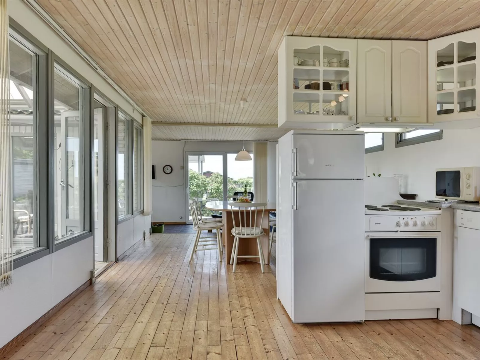 "Rise" - 250m from the sea-Binnen