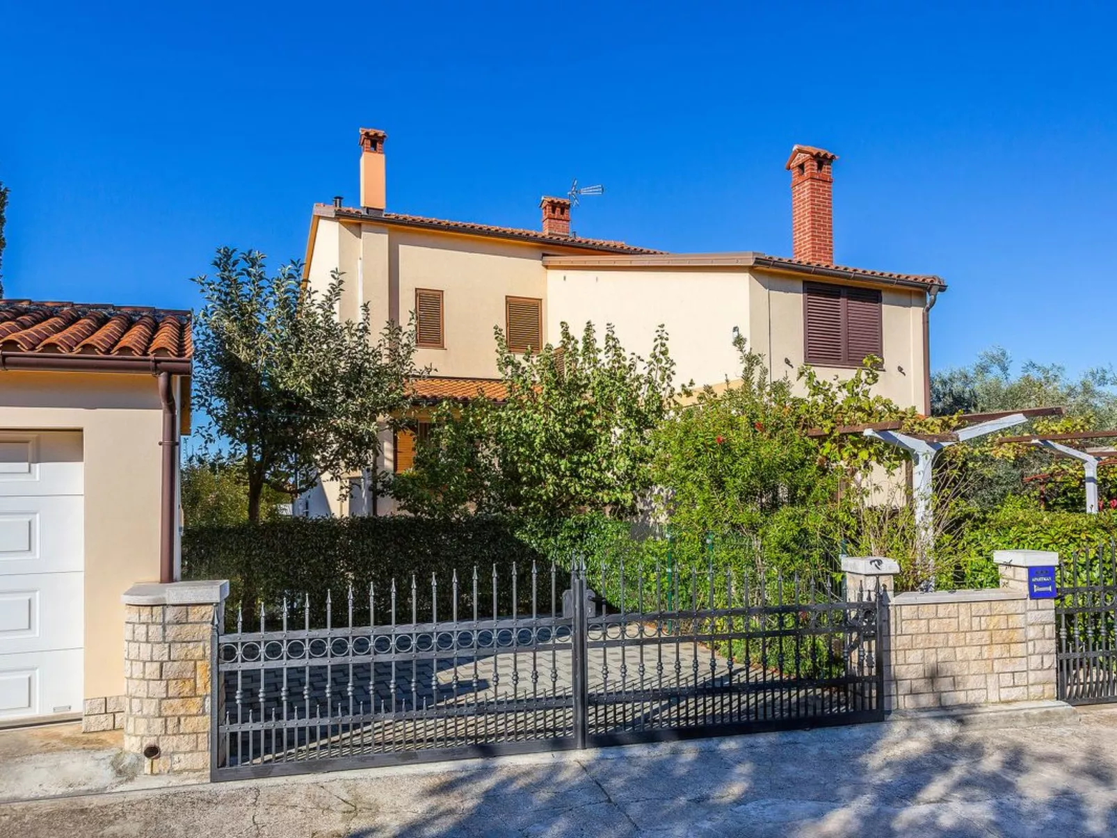 Wohnung "Maretic Mali" mit Terrasse