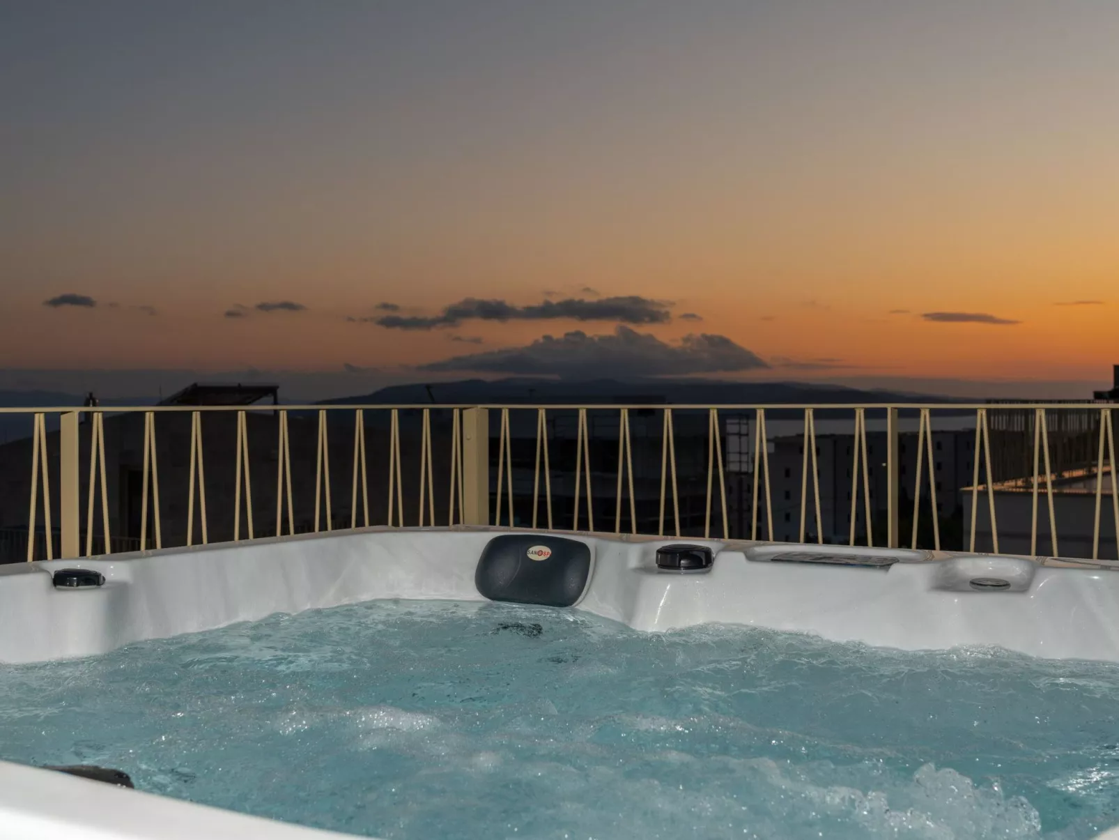 Neue Villa Adore-Binnen