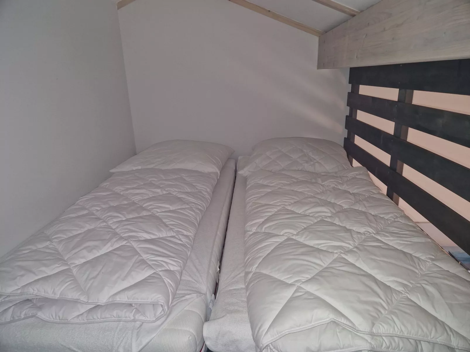 G28 Eingezäuntes Ferienhaus mit Infrarotkabine-Binnen