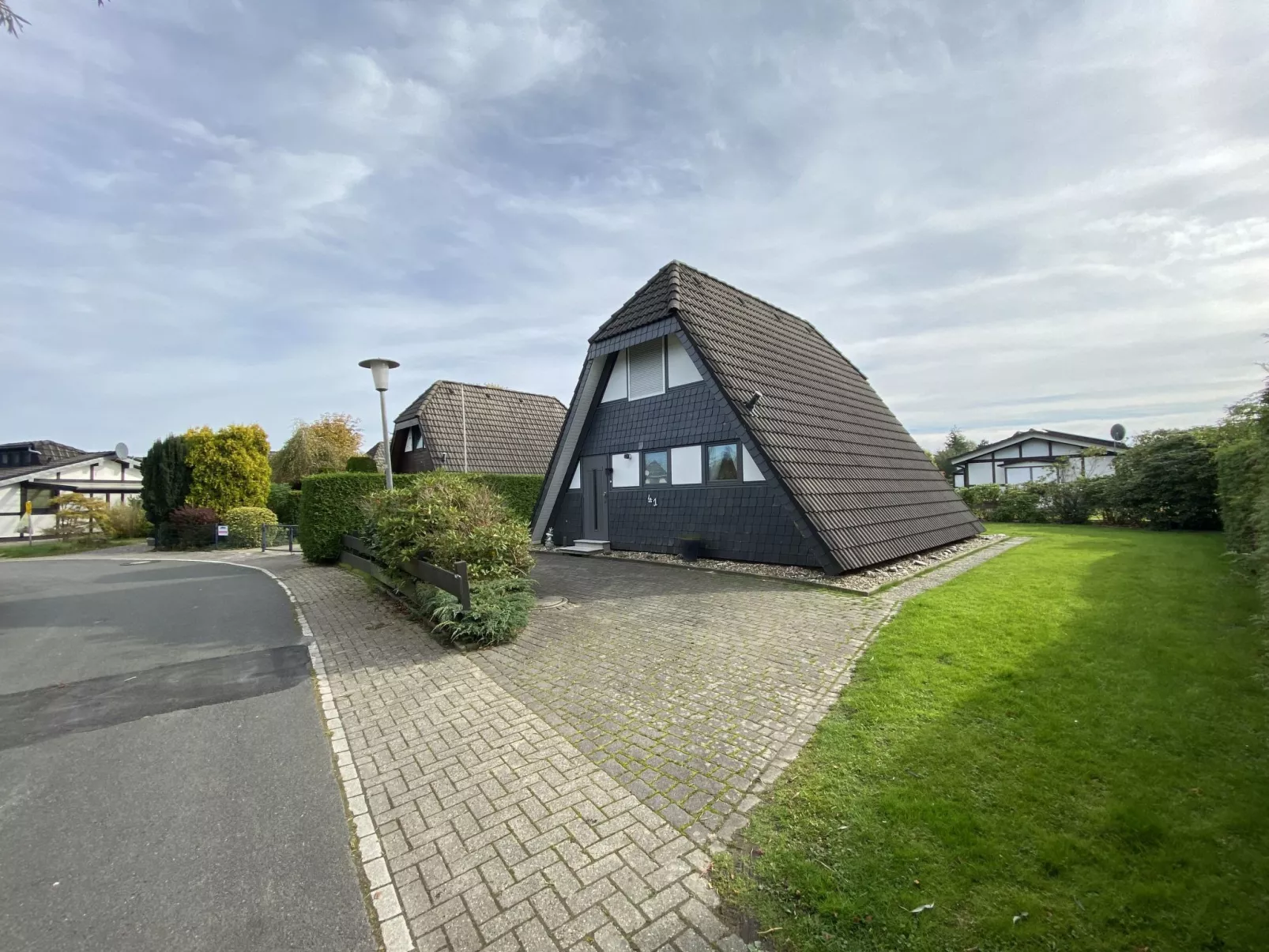 Nurdachhaus in Burhave mit Garten-Buiten