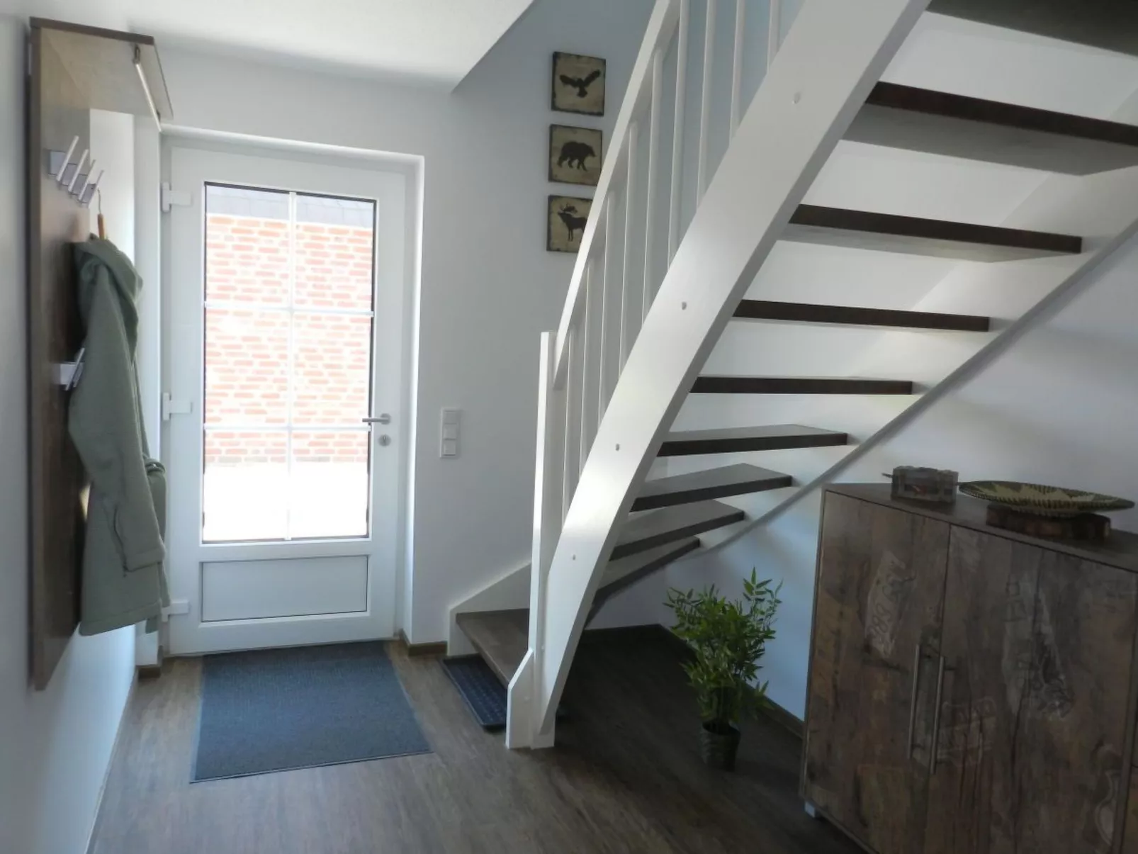 In Burhave mit Kleinem Garten-Binnen