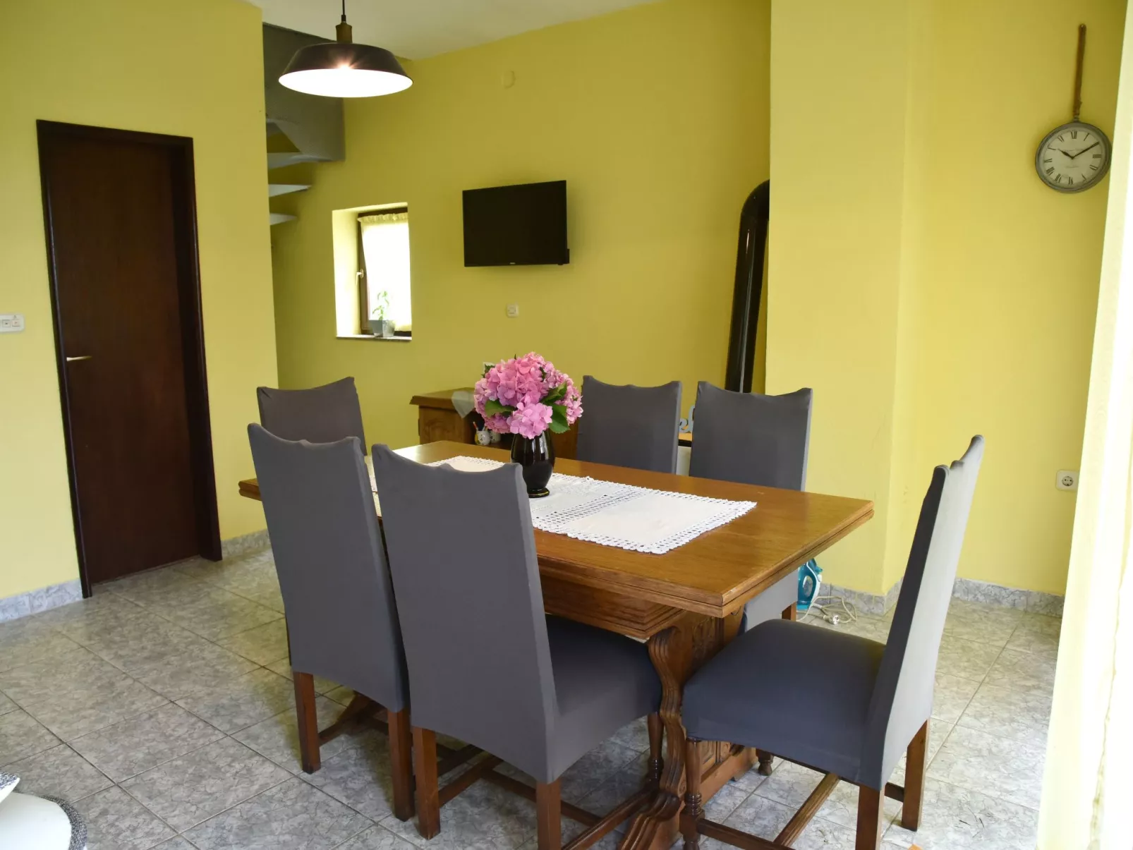 Hütte mit Garten, Grill und Terrasse-Binnen