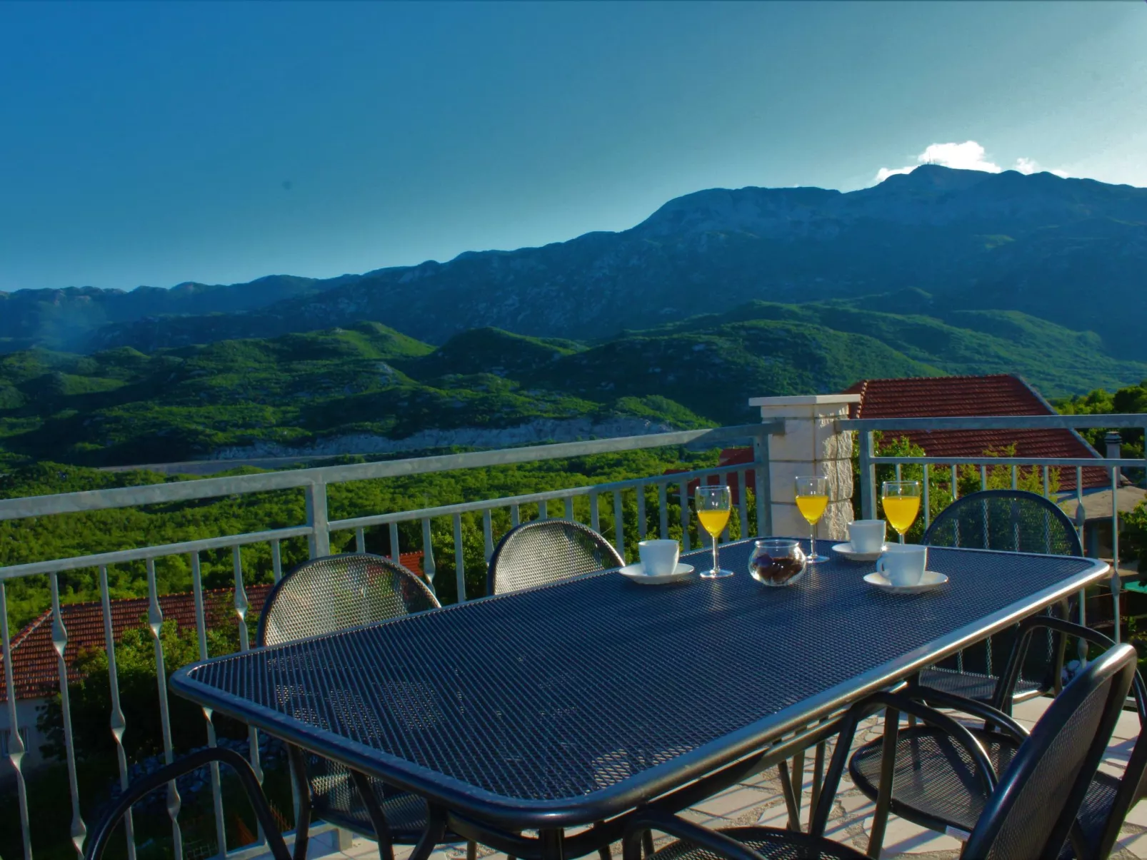 Mit privatem Pool-Buiten