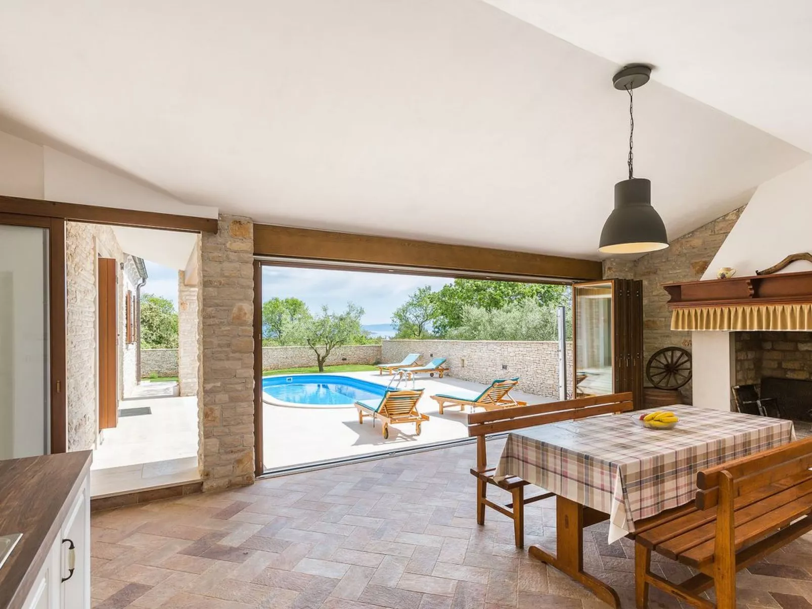 In Kavran mit Privatem Pool-Buiten