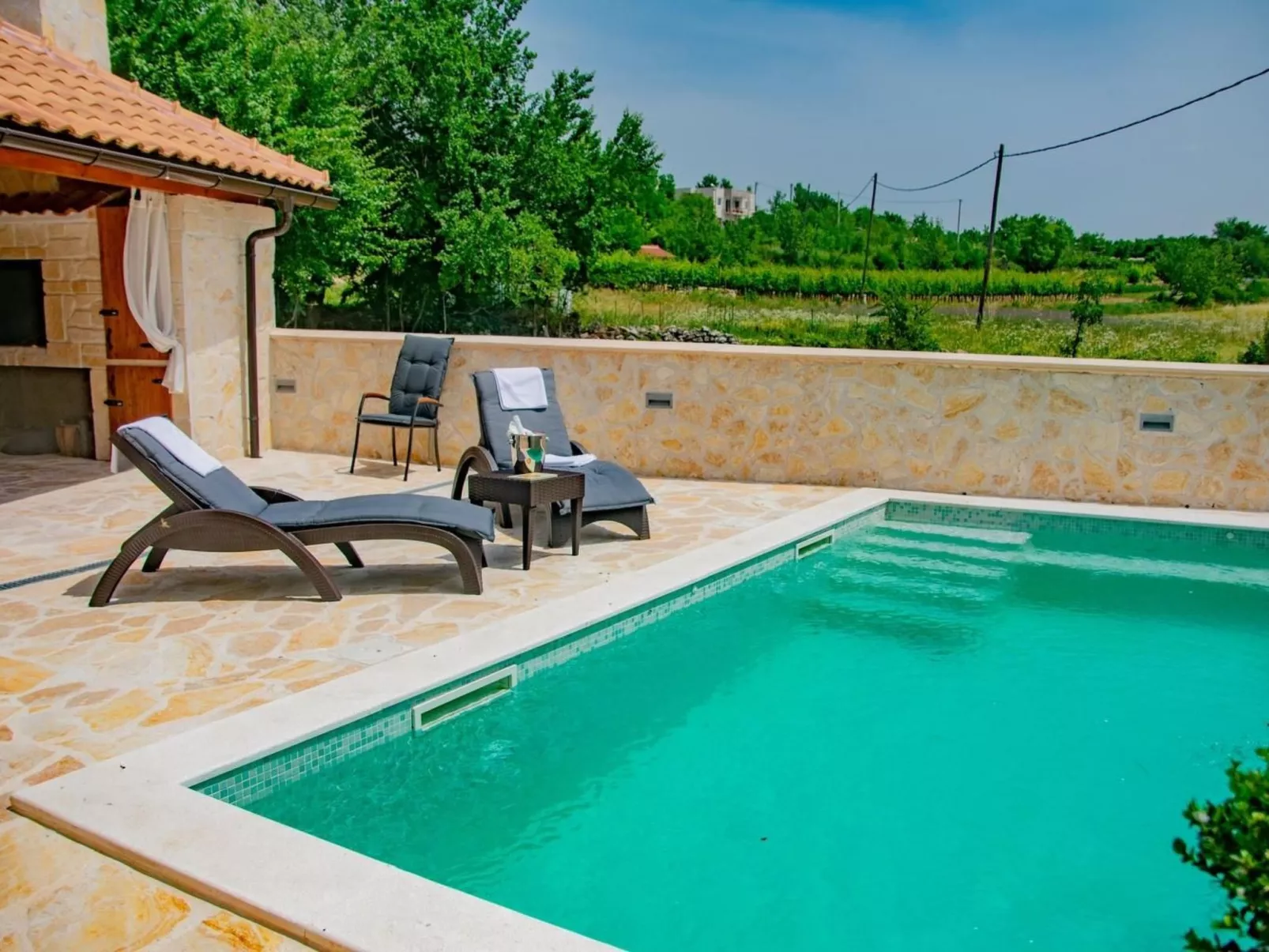 Villa Mara in Drniš-Buiten