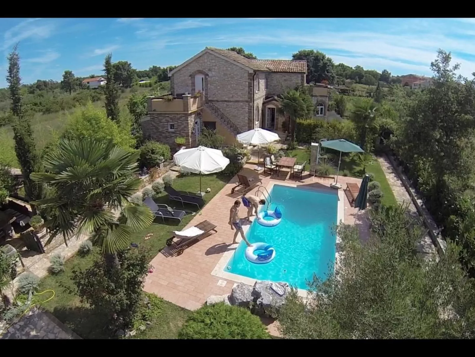 Ferienvilla Lucia mit Pool und eigenem Tennisplatz