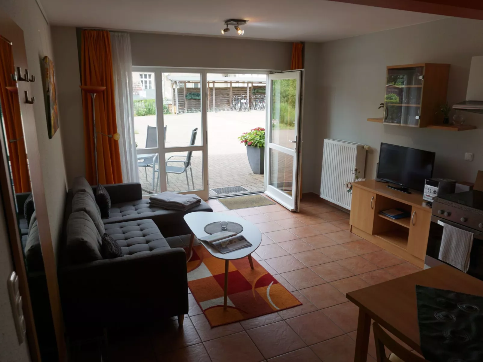 Maisonettewohnung mit kleiner Eingangsterrasse-Binnen