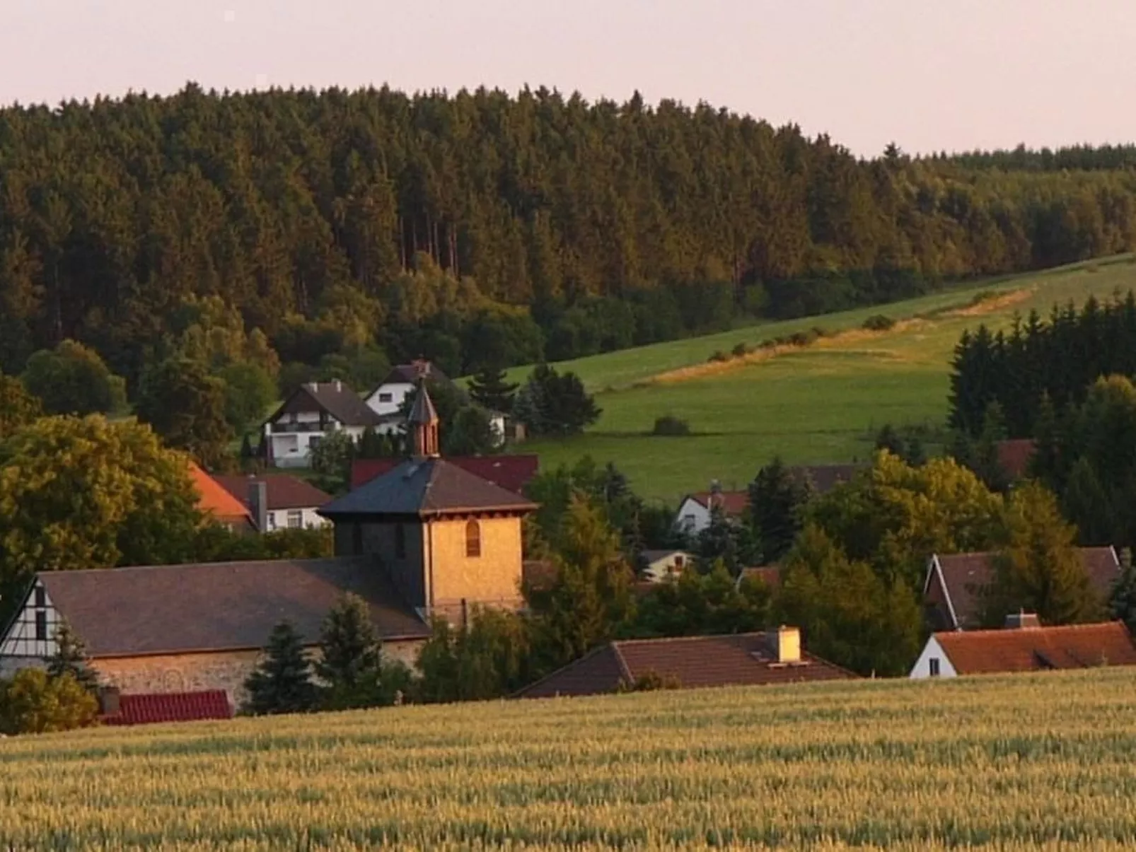 In Breitenstein mit Grill und Garten-Buiten